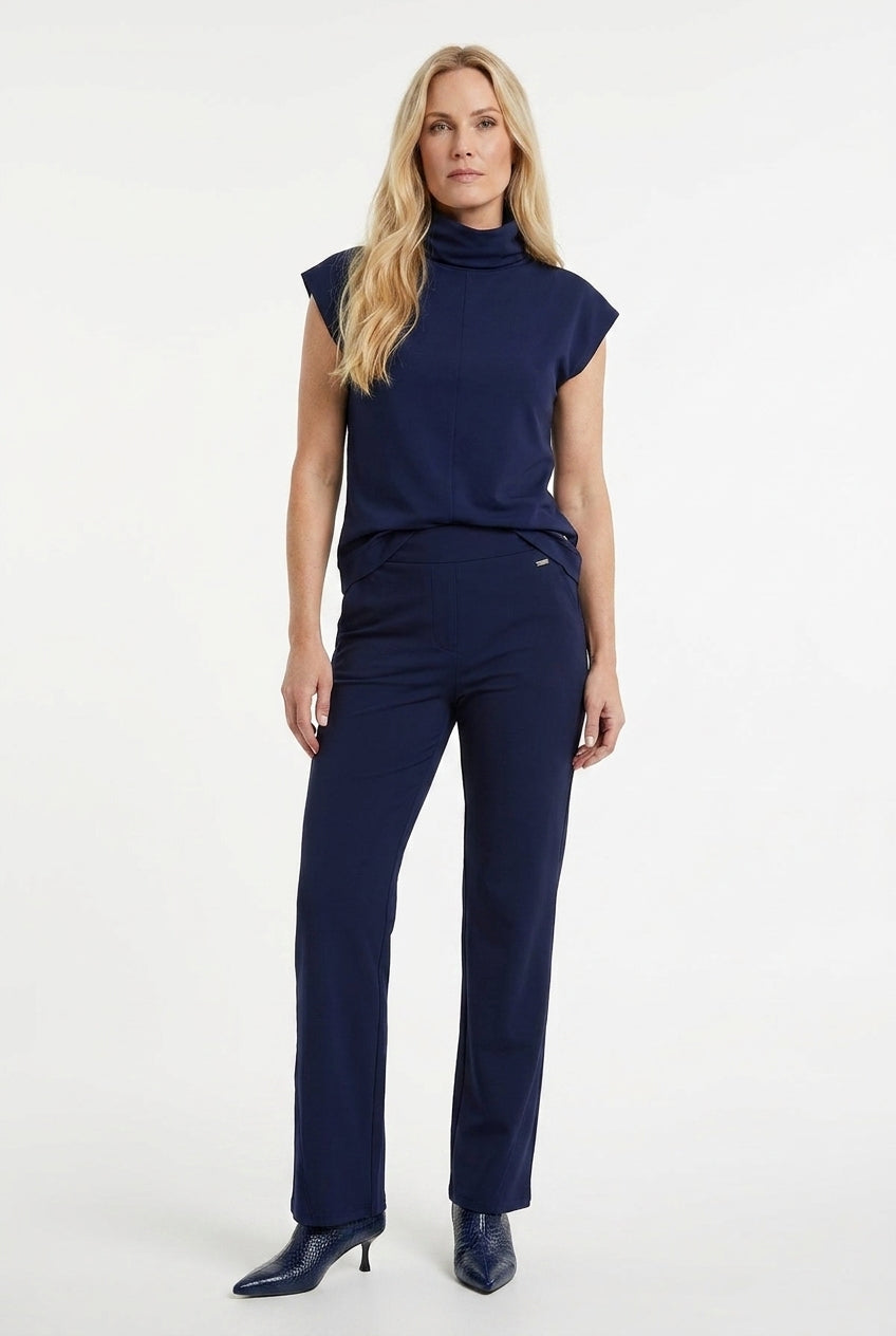 donkerblauwe travel set met barrel broek en t-shirt in travelwear kwaliteit