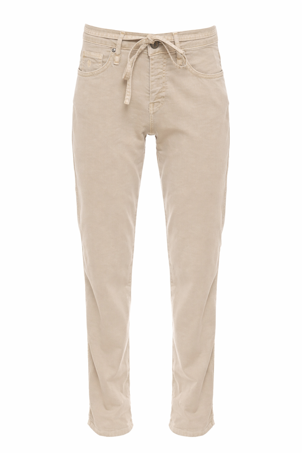 voorkant van zandkleur carrot fit jeans met baggy bovenbeen, taps toelopende pijpen en strikceintuur