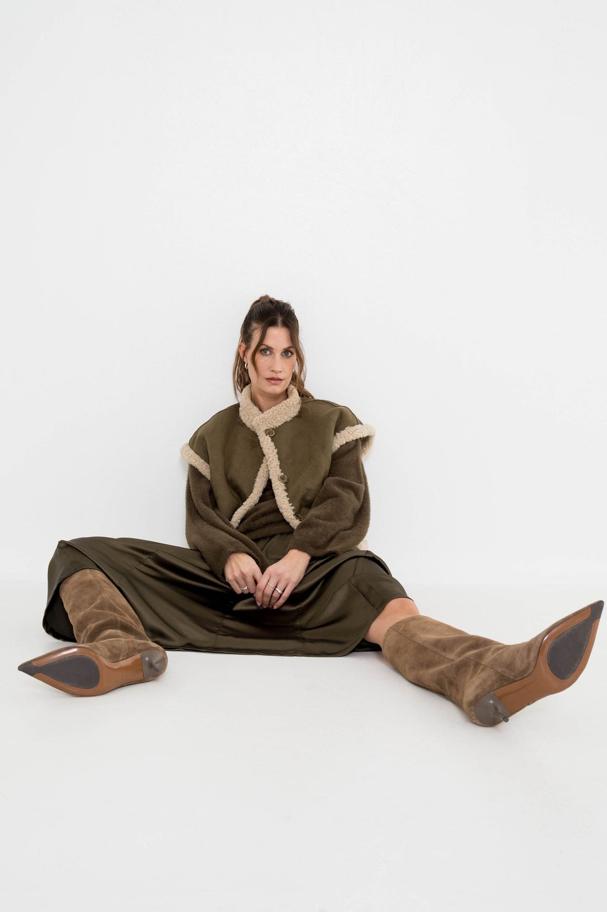combineer deze mosgroene outfit met verschillende stofjes voor een warme herfstlook