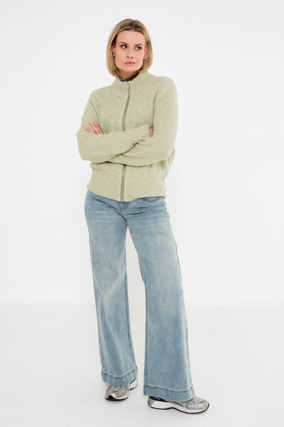 combineer vest perel lichtgroen op een lichte jeans voor een complete herfstlook