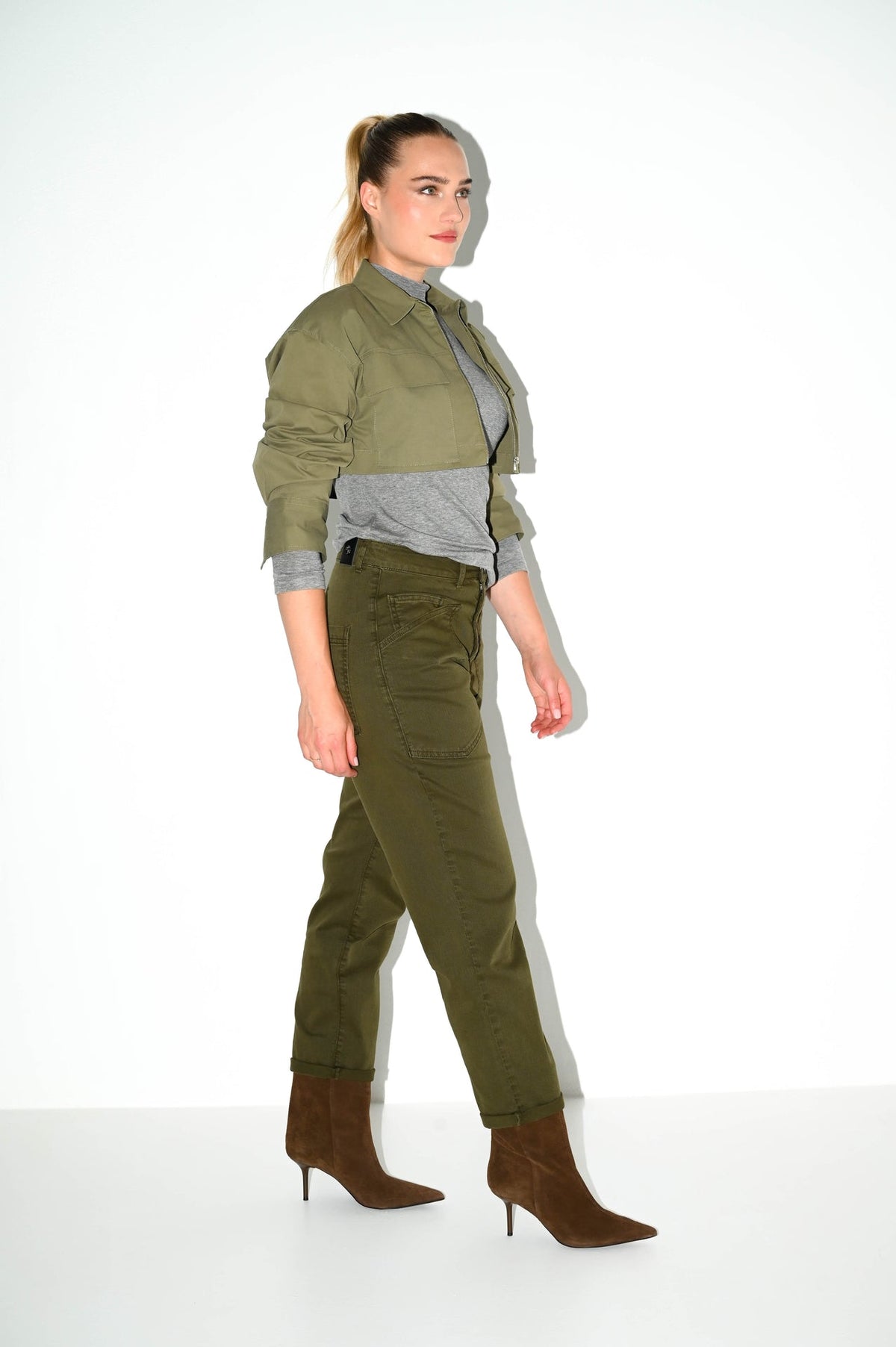 Carrot fit jeans Jaclin Dark Olive
