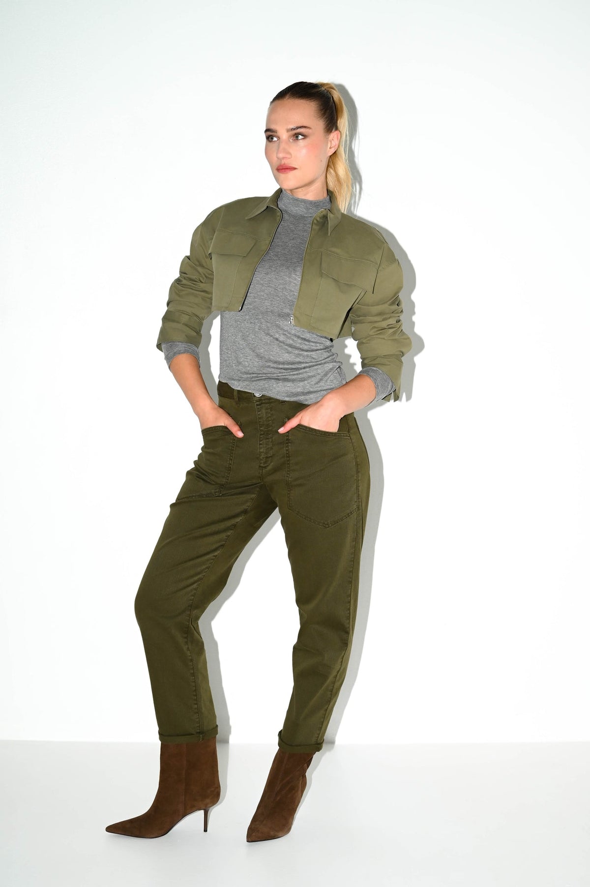 Carrot fit jeans Jaclin Dark Olive