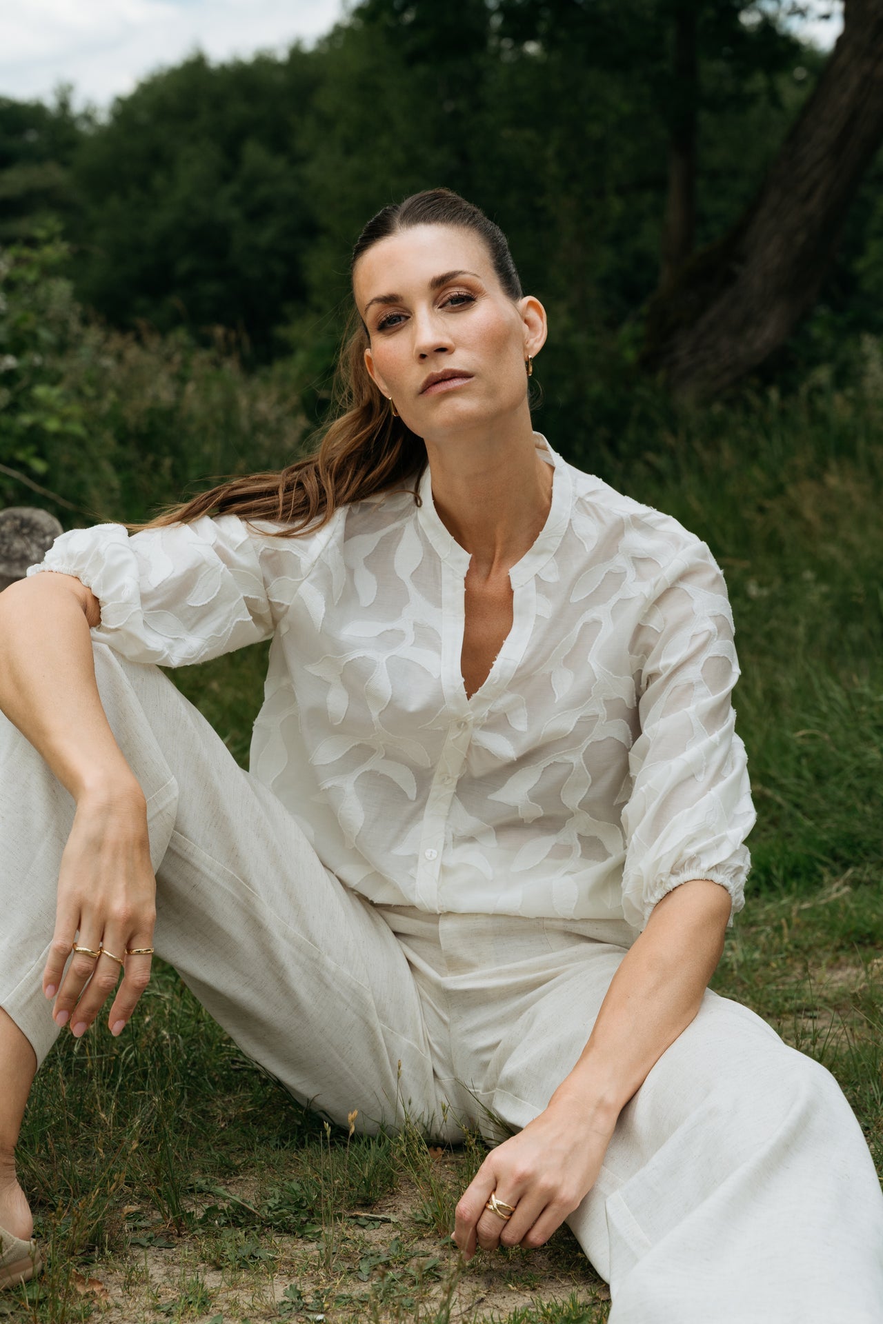 nina blouse wit met knoopsluiting en v-hals